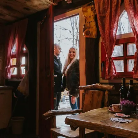 Etno Village Dolina Srece Vitez