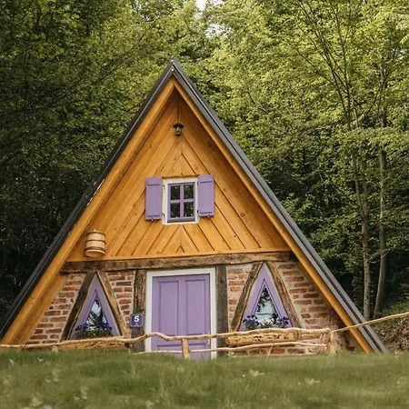 Etno Village Dolina Srece Vitez